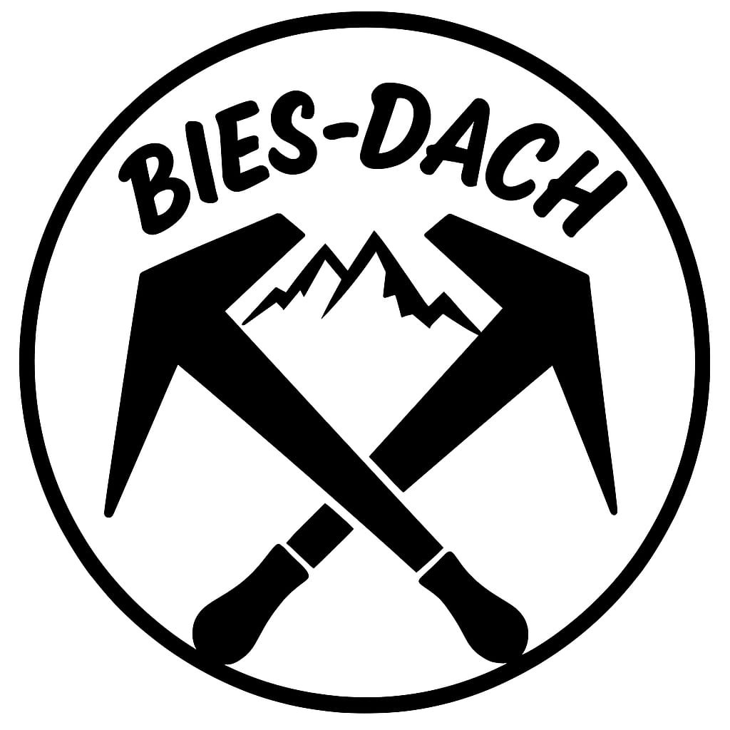 Czarno-białe logo firmy dekarskiej BIES-DACH w okręgu, z dwoma skrzyżowanymi czekanami i motywem górskim w tle, symbolizujące solidność i doświadczenie.