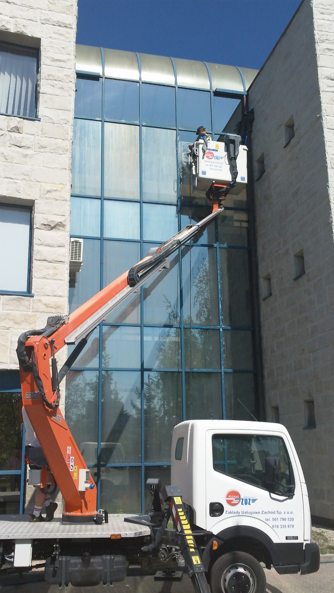 Usługi wysięgnikiem koszowym do 28m