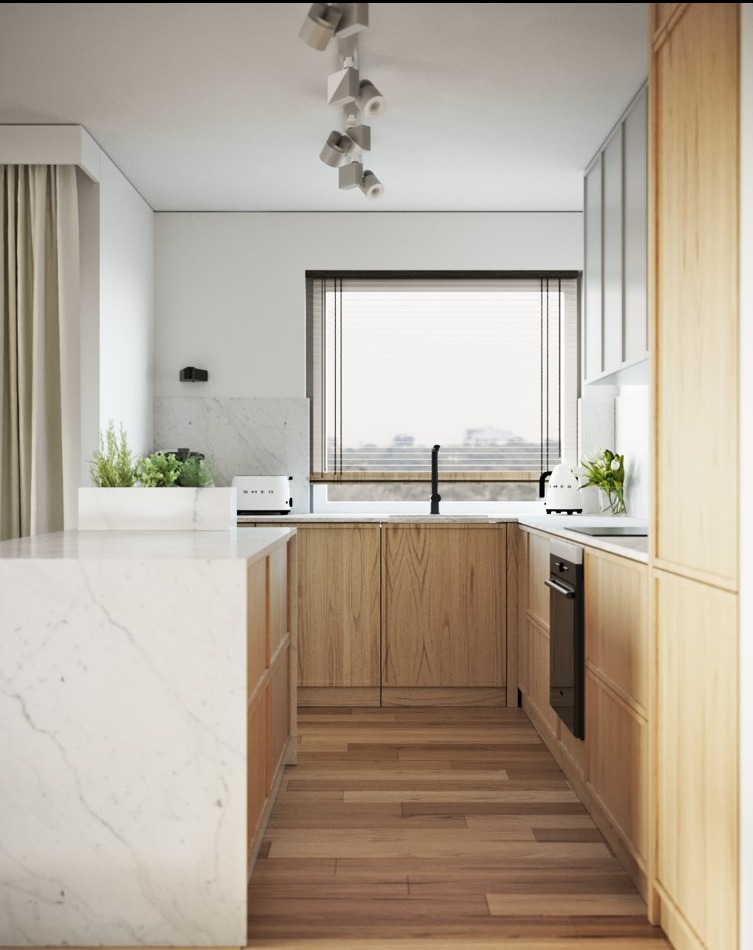 Jasna kuchnia z drewnianymi frontami, marmurowym blatem wyspy i sprzętem AGD marki Smeg, oświetlona reflektorami sufitowymi.