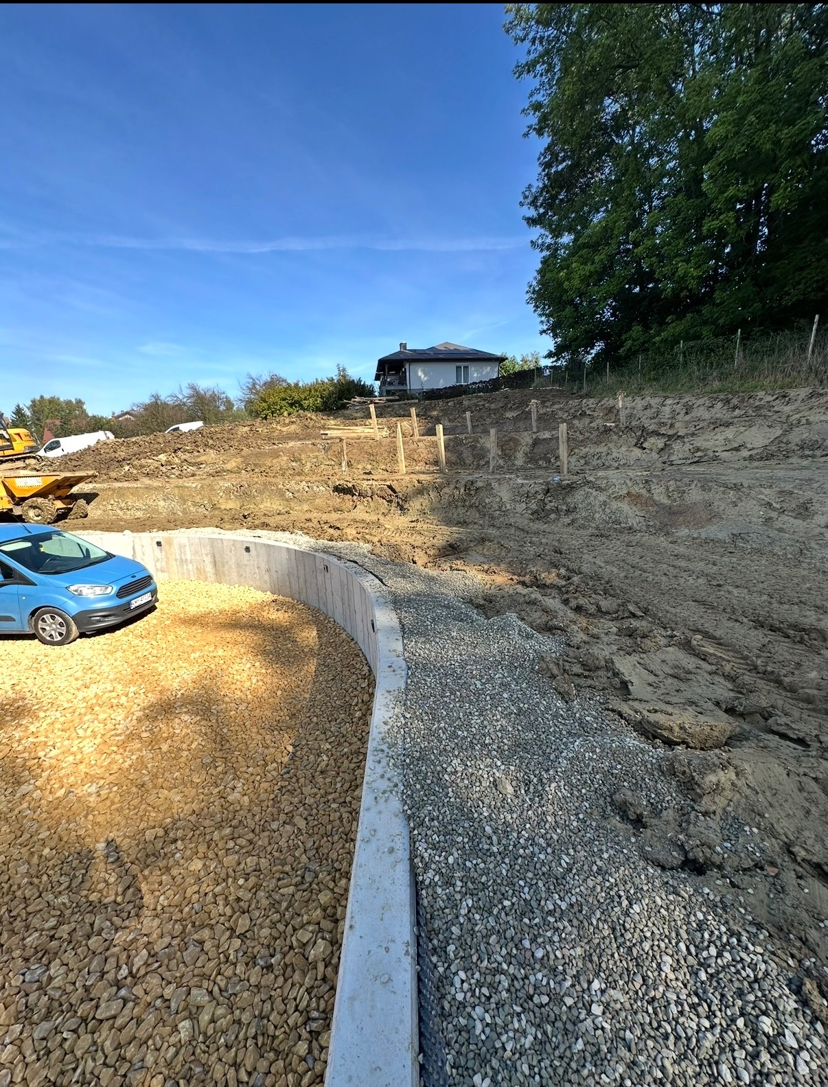 Wieliczka: Niwelacja terenu i budowa murów oporowych z odwodnieniem