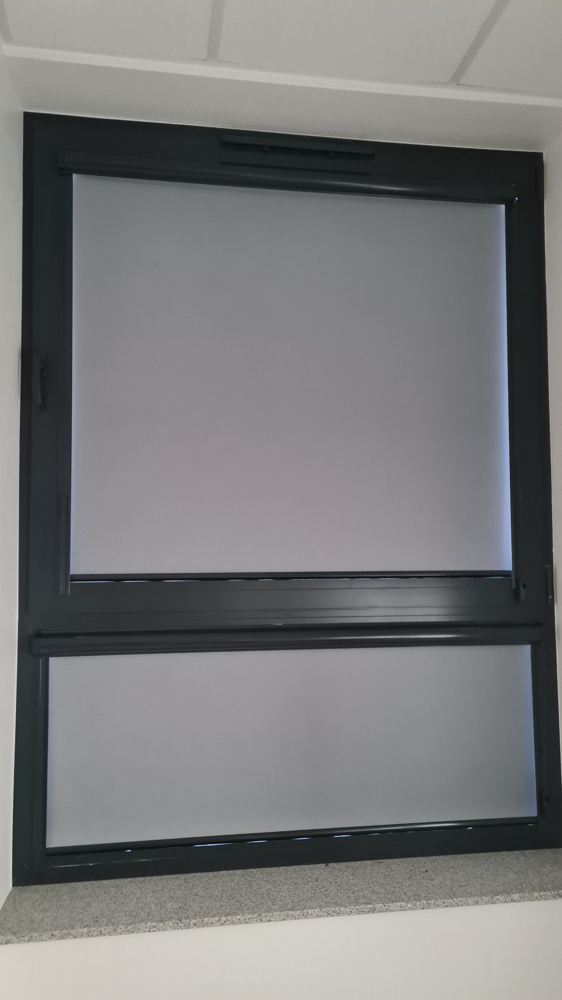 rolety w kasecie i prowadnicach