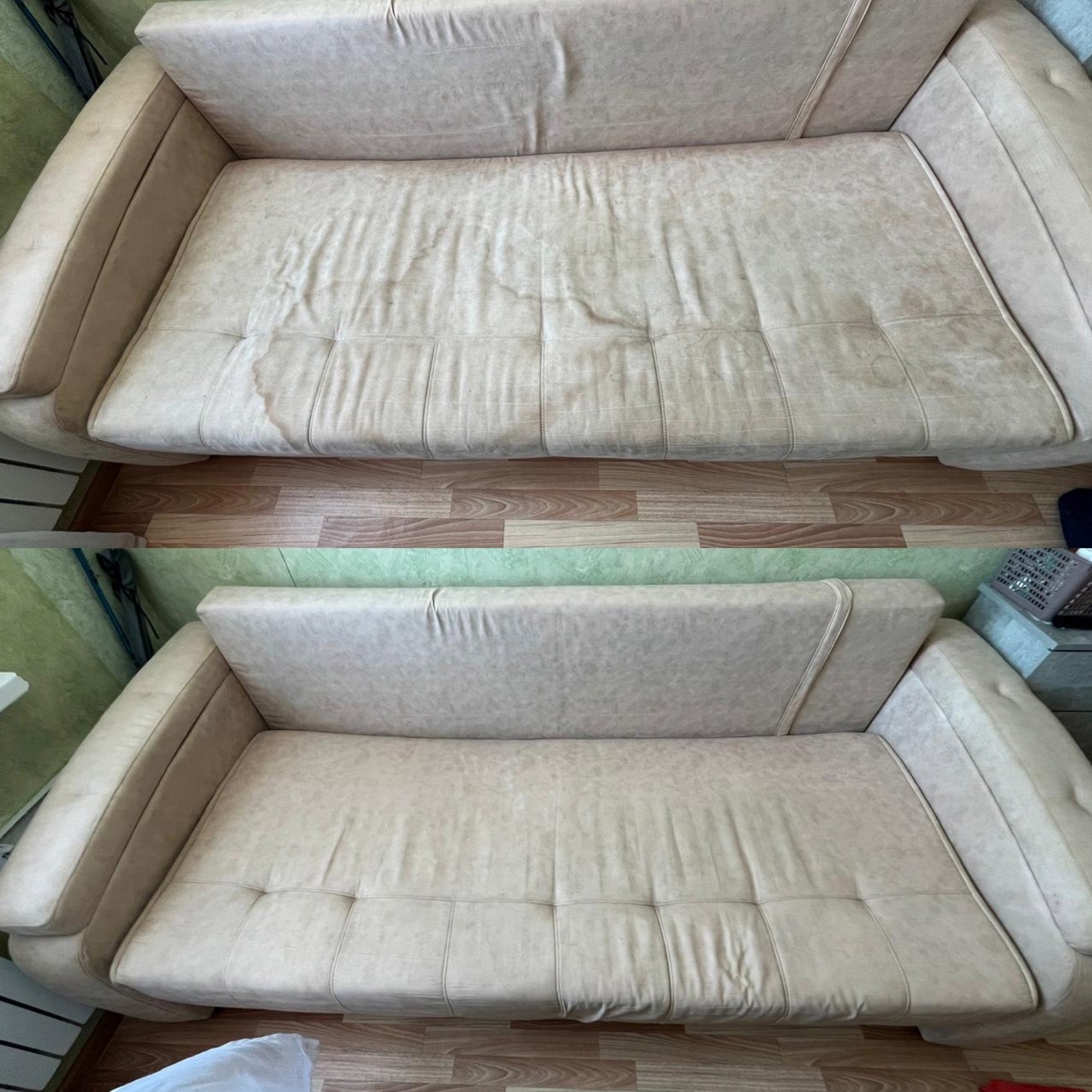 Beżowa sofa z widoczną plamą przed i po zabiegu czyszczenia tapicerki, ukazująca różnicę w wyglądzie.