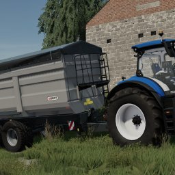 SiiD Studio 3D - Niebieski ciągnik New Holland z szarą przyczepą na tle ceglanego budynku i zieleni.