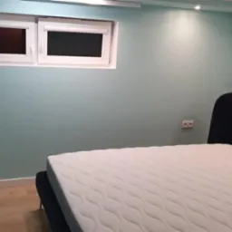 Realizacja panele listwy przypodłogowe, malowanie ściany sufit