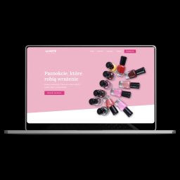 DIVAHOUSE MARCEL PRZYTULSKI - Ekran laptopa wyświetlający stronę internetową studia paznokciowego La Notte, z różowym tłem i rozrzuconymi buteleczkami lakierów w różnych kolorach. Tekst strony: 'Paznokcie, które robią wrażenie'.