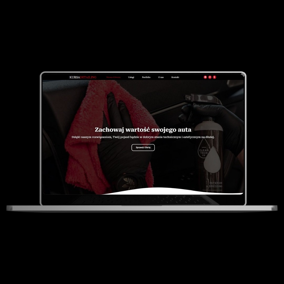 Strona internetowa firmy detailingowej KursaDetailing na ekranie laptopa, prezentująca wnętrze auta czyszczone czerwoną ściereczką i preparatem Clean Tech