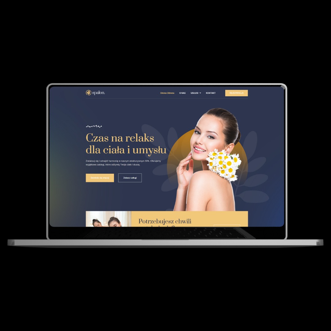 Laptop wyświetla stronę internetową salonu SPA z hasłem 'Czas na relaks dla ciała i umysłu' i wizerunkiem kobiety z kwiatami.
