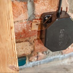 Realizacja instalacji elektrycznej w loftowym apartamencie.