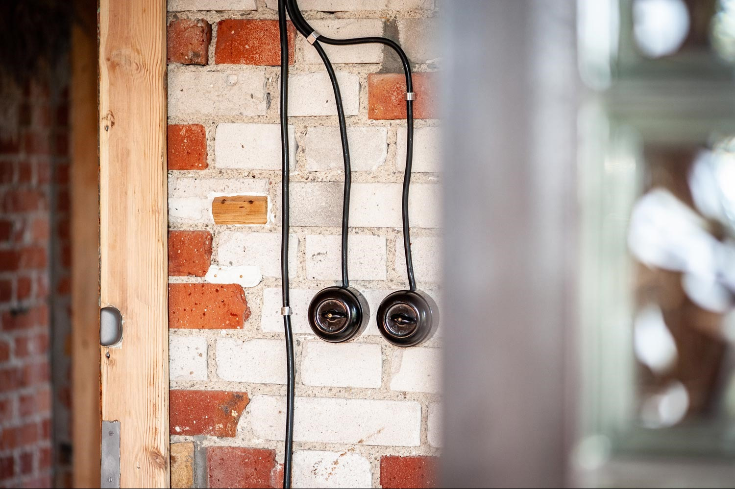 Realizacja instalacji elektrycznej w loftowym apartamencie.