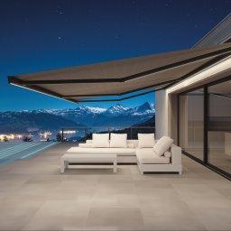 SCALA to doskonałe rozwiązanie  dla nowoczesnej architektury. Estetyka markizy sprawia, że doskonale integruje się z fasadami dzięki prostemu designowi i zintegrowanemu oświetleniu LED. 