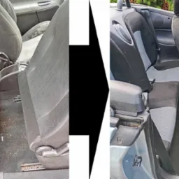 Wnętrze samochodu typu kabriolet przed i po czyszczeniu tapicerki, widoczne różnice w czystości foteli i podłogi, po lewej stronie zabrudzenia, po prawej czysta tapicerka.