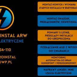 ELEKTRYK - Grafika reklamowa Elektroinstal ARW: logo błyskawicy, usługi elektryczne (instalacje, gniazdka, oświetlenie, pomiary, domofony), dane kontaktowe. Pomarańczowo-niebieskie wtyczki na czarnym tle.