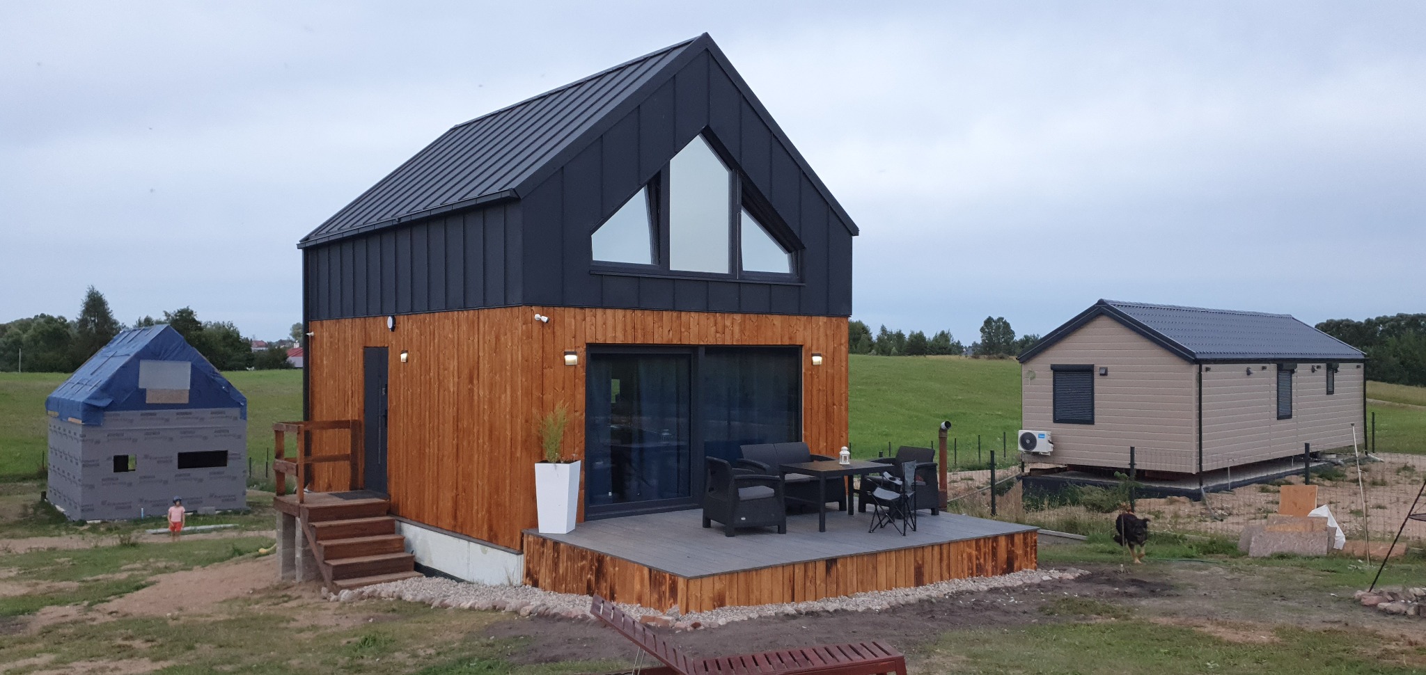 Deska elewacyjna swierk skandynawski, usługa opalania ogniem, olejowania, docięcia na wymiar i montażu.