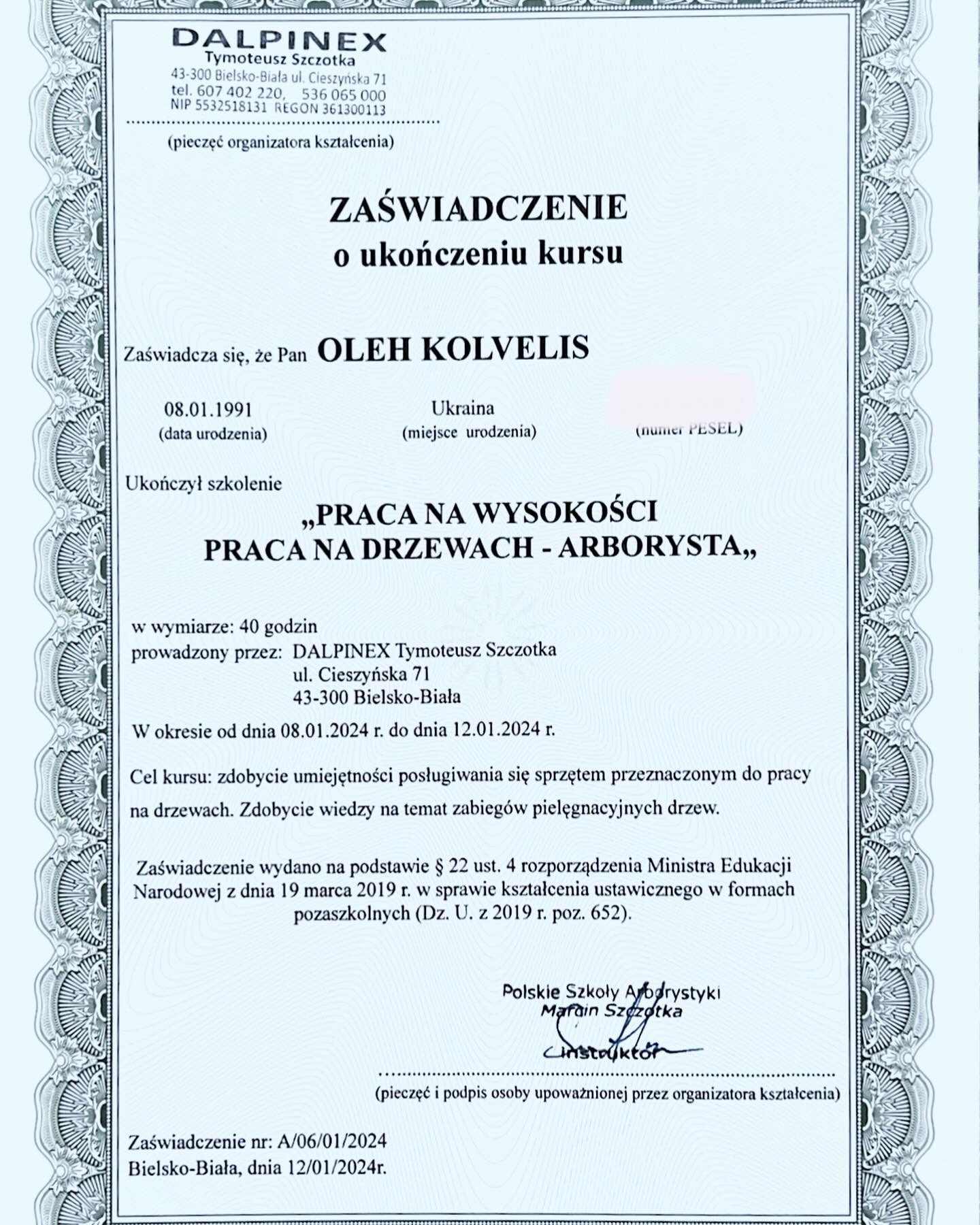 Skan zaświadczenia o ukończeniu kursu 'Praca na wysokości, praca na drzewach - Arborysta' wydanego przez DALPINEX Tymoteusz Szczotka dla Oleh Kolvelis, potwierdzającego zdobycie umiejętności pracy...