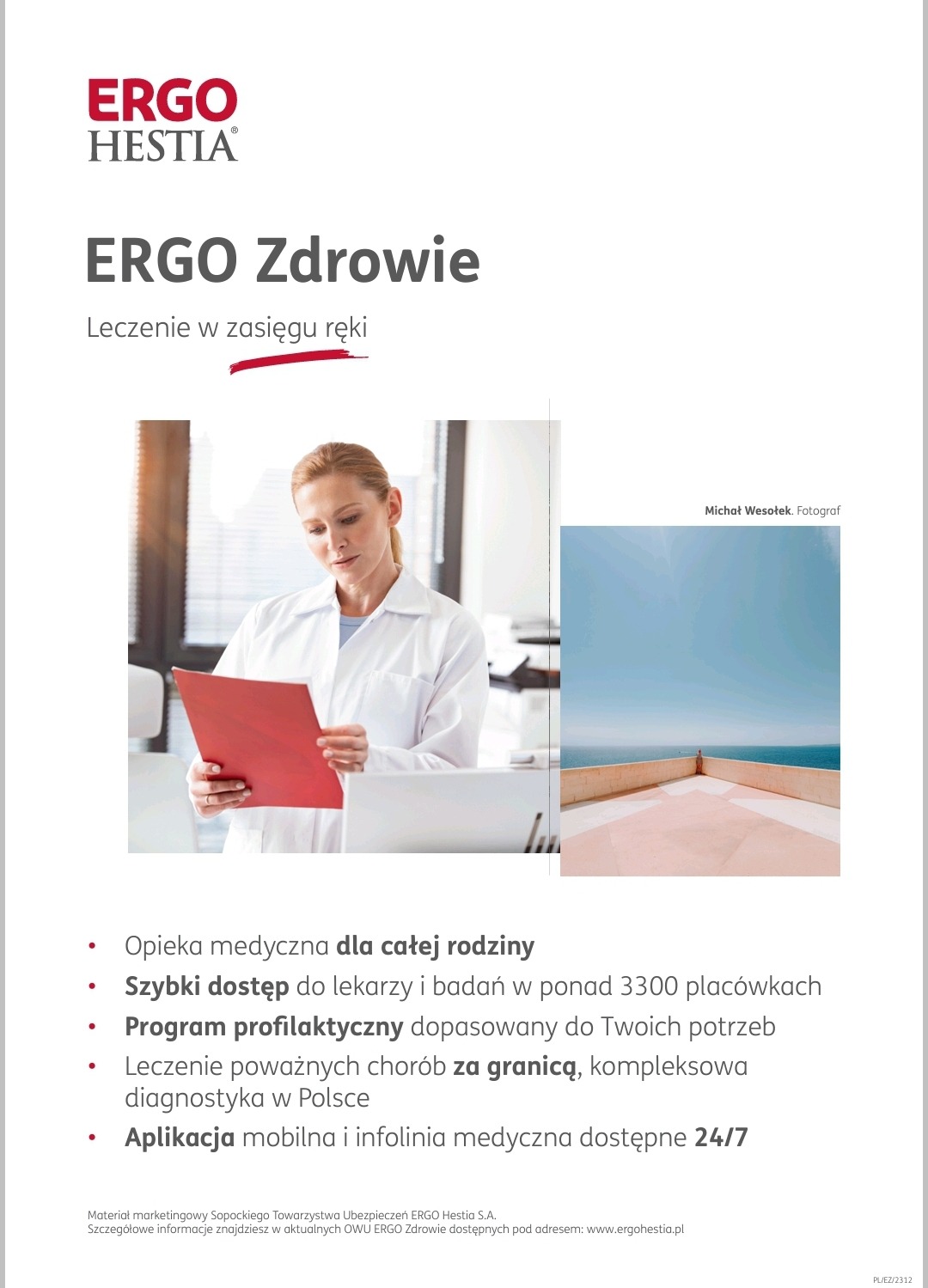 Kobieta w białym fartuchu lekarskim czyta dokument w czerwonej teczce, obok widok na morze z tarasu, logo ERGO Hestia i hasła reklamowe.