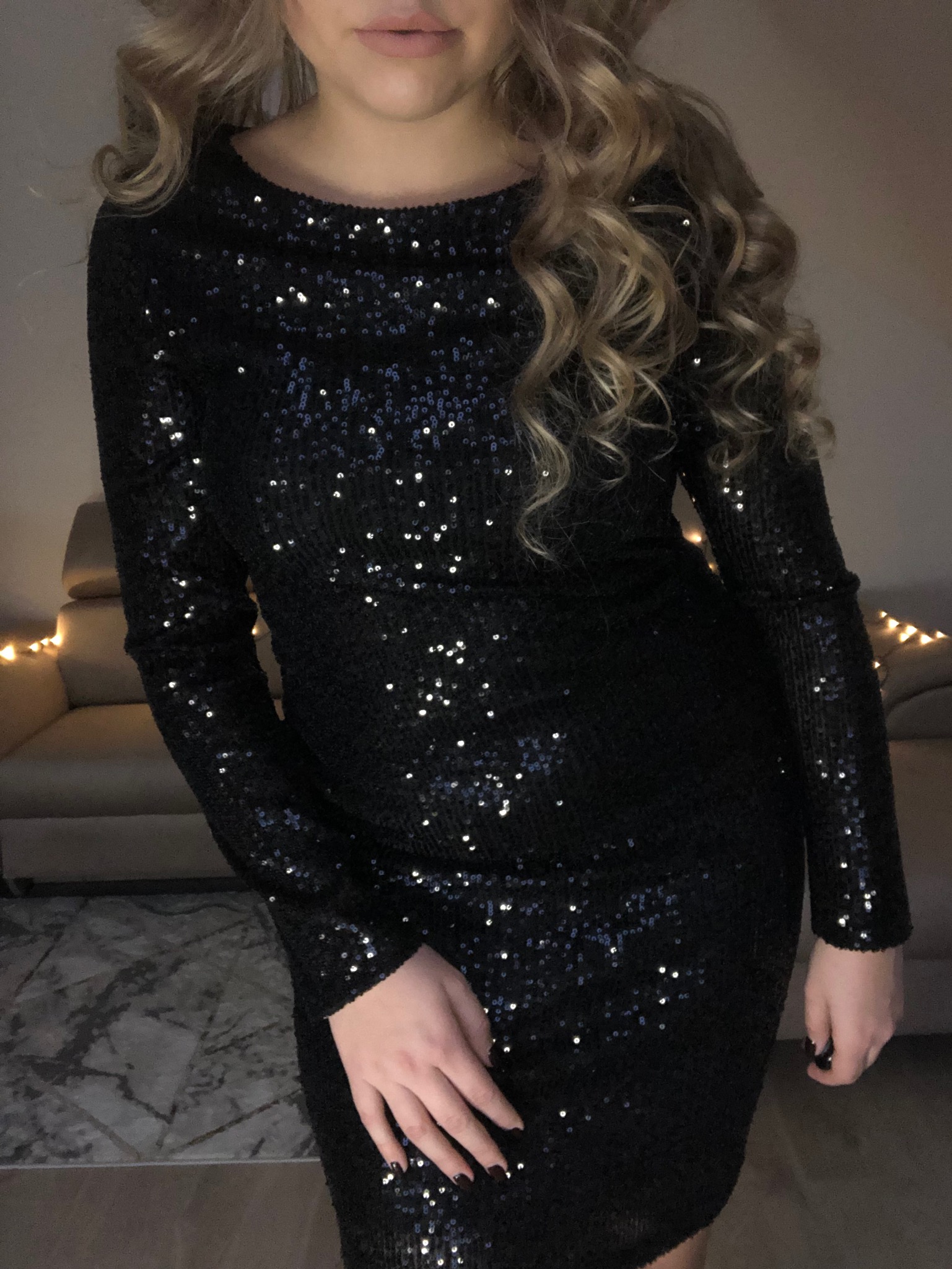 Sukienka czarna cekinowa