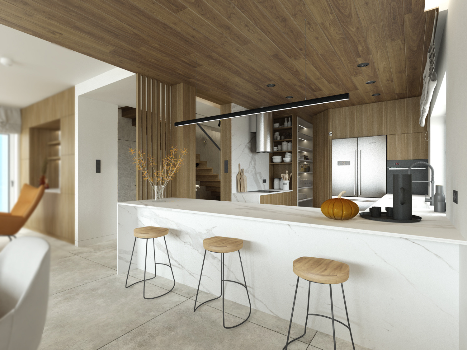 Nowoczesna kuchnia z wyspą wykończoną marmurem, drewniany sufit, oświetlenie liniowe LED, minimalistyczne krzesła barowe z drewnianymi siedziskami, dekoracyjna dynia na blacie.