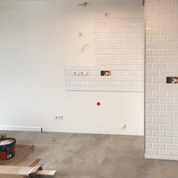 Master Fixy Sp. z o.o. - Biały fartułek z drobnej kafelki “kabaniak”