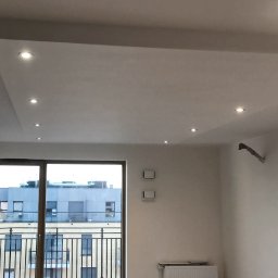 Master Fixy Sp. z o.o. - Podwieszany sufit z płyt gipsowo-kartonowych ze wbudowanymi reflektorami