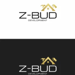 Logo firmy budowlanej Z-BUD Development z motywem domu, młotka i wałka do malowania w kolorze złotym na białym i czarnym tle.