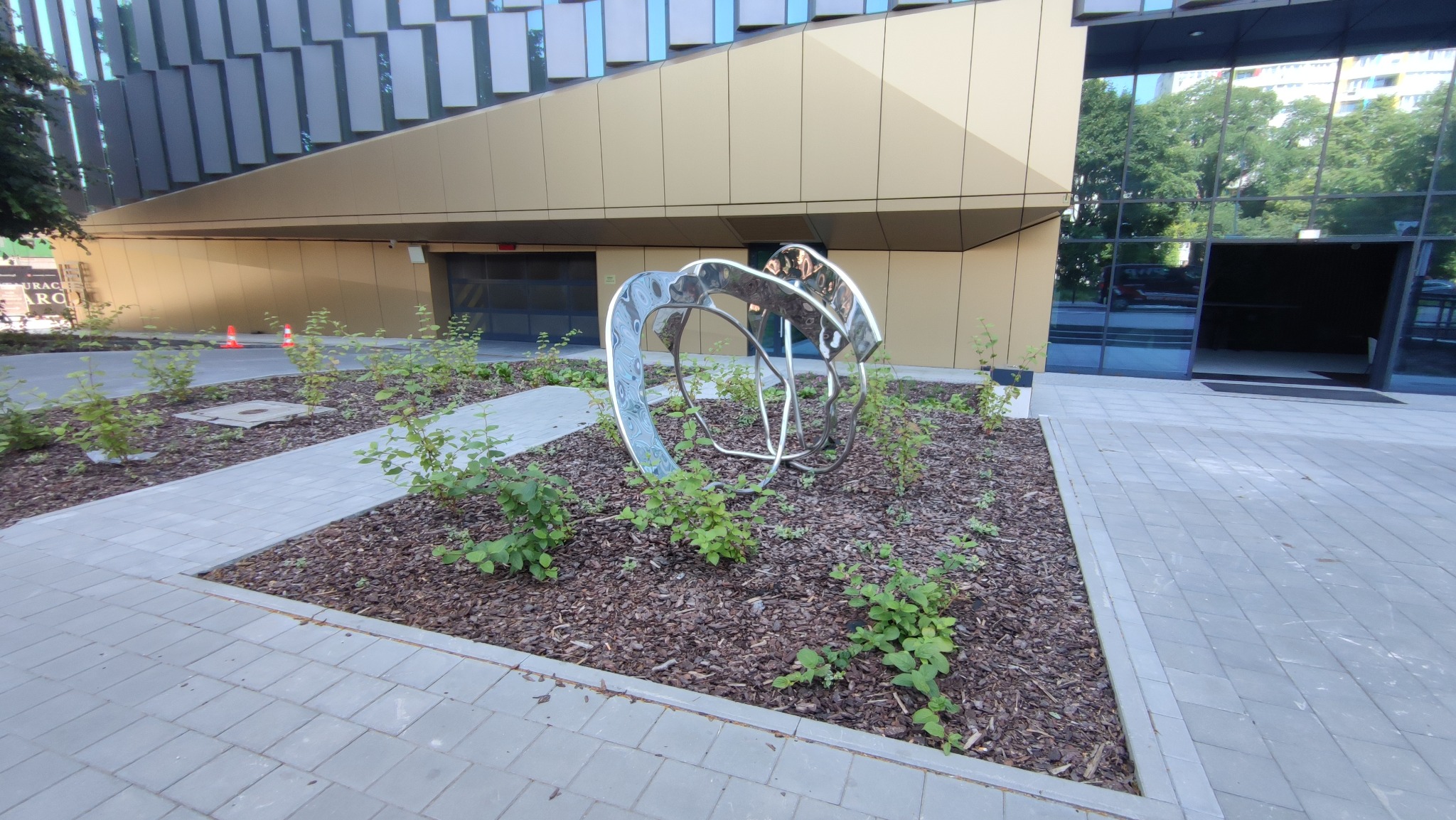 Rzeźba ze stali nierdzewnej