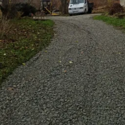 Naprawa i utwardzenie drogi dojazdowej do posesji klienta.