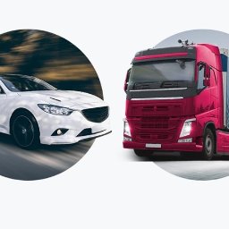 BEMA FINANSE MATEUSZ KANIEWSKI - Kolaż: Biały sedan w ruchu na rozmytym tle, obok czerwony ciągnik siodłowy z naczepą na jasnym tle. Prezentacja oferty pojazdów.