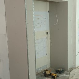 Usługi remontowe i budowlane. Konstrukcje GK karton gips. Stolarka. Malowanie. Demontaż. Panele podłogowe. Remonty domów, mieszkań, sklepów i biur. Duże i małe zlecenia mile widziane. Z nami zaoszczędzisz czas i pieniądze. 