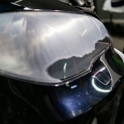 Stacja Detailingu - Zastosowanie specjalnego czajniczka , który przywraca przejrzystość i zabezpiecza reflektor