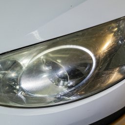 Zdjęcie reflektora przed polerowaniem