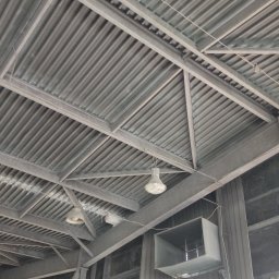 Piaskowanie hali magazynowej + powłoka antykorozyjna