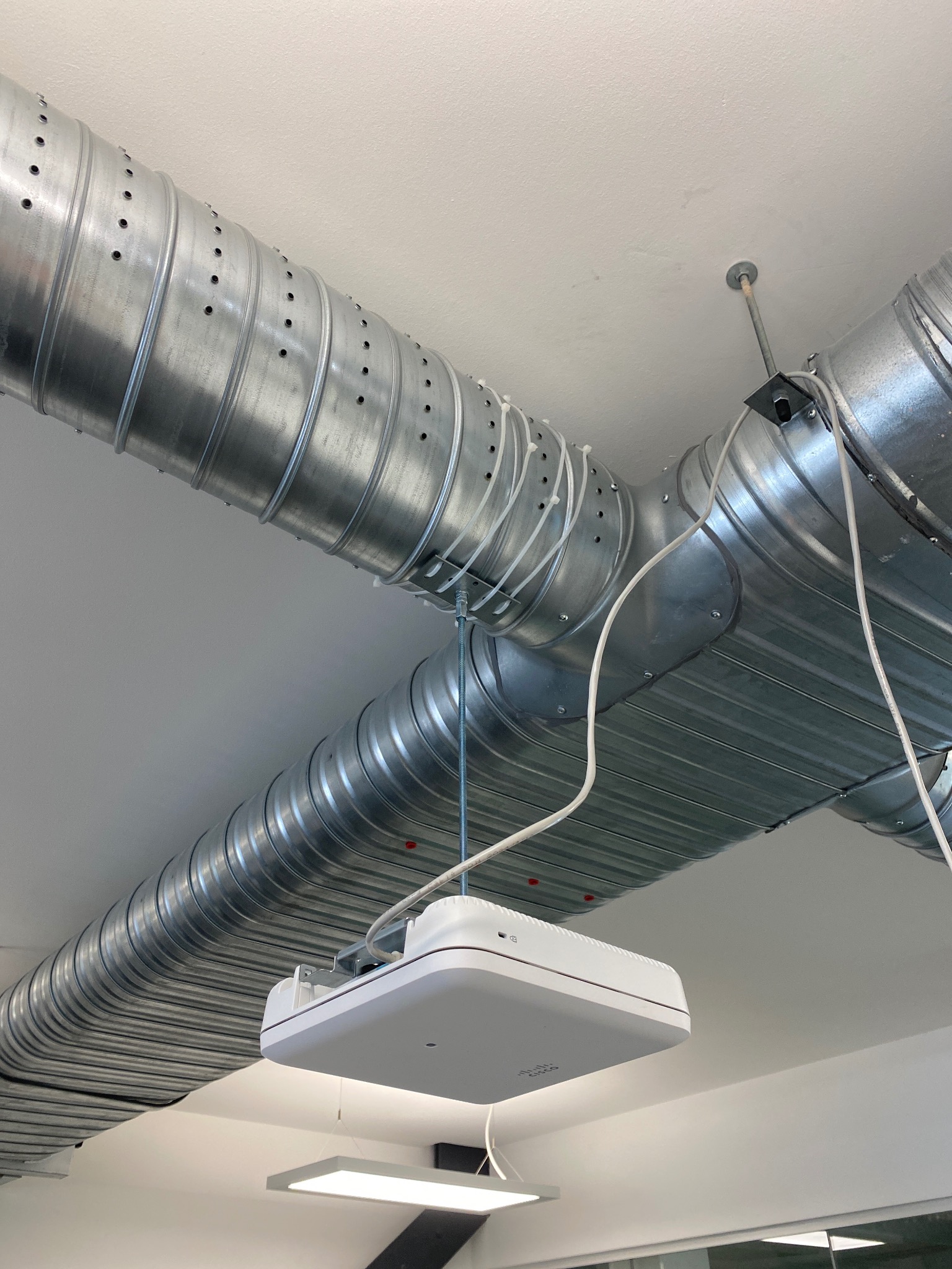 Montaż Punktu Dostępowego WiFi (Access Point)