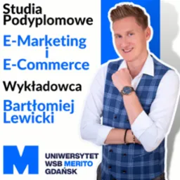 Portret uśmiechniętego wykładowcy E-Marketingu i E-Commerce Bartłomieja Lewickiego w niebieskiej kamizelce w kratę, na tle informacji o studiach podyplomowych Uniwersytetu WSB Merito Gdańsk.