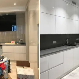 Porównanie kuchni przed i po remoncie: bałagan z torbami i kartonami kontra czysta, biała zabudowa z szarym blatem i czarnym okapem.