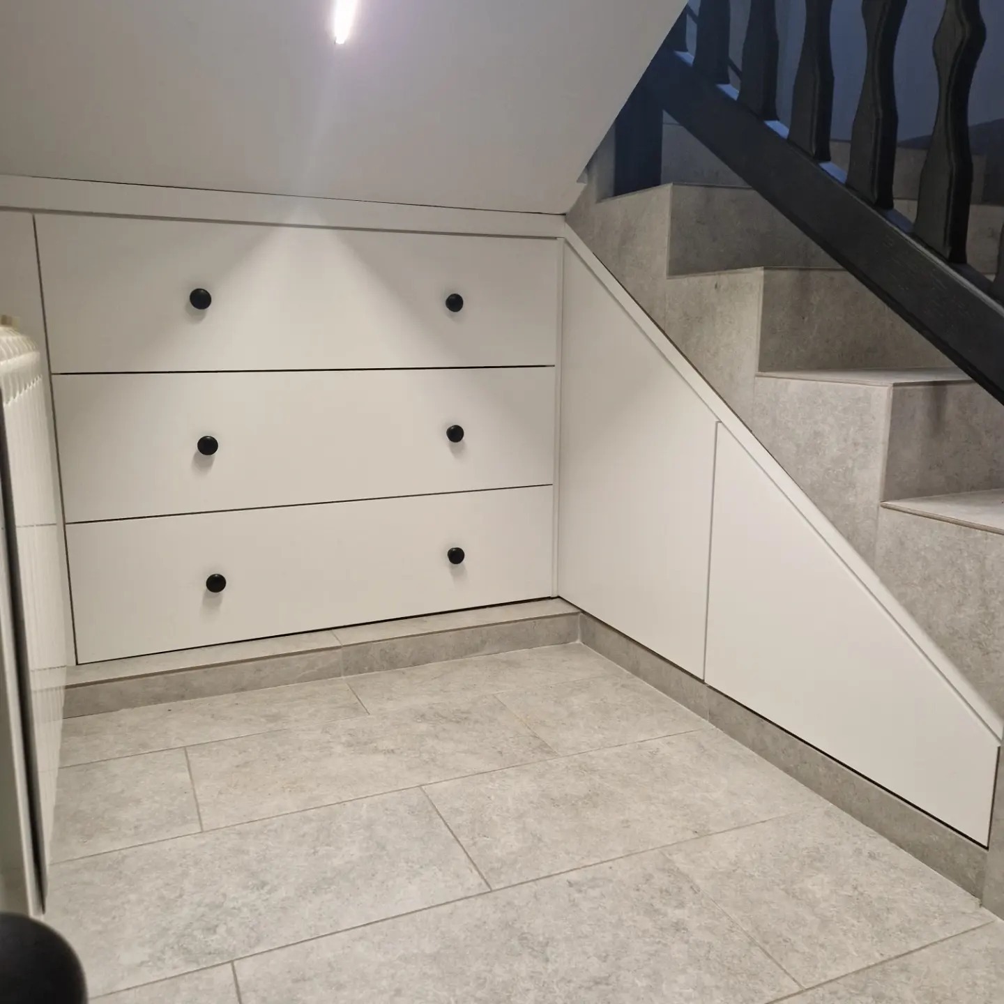 Zabudowa pod schodami