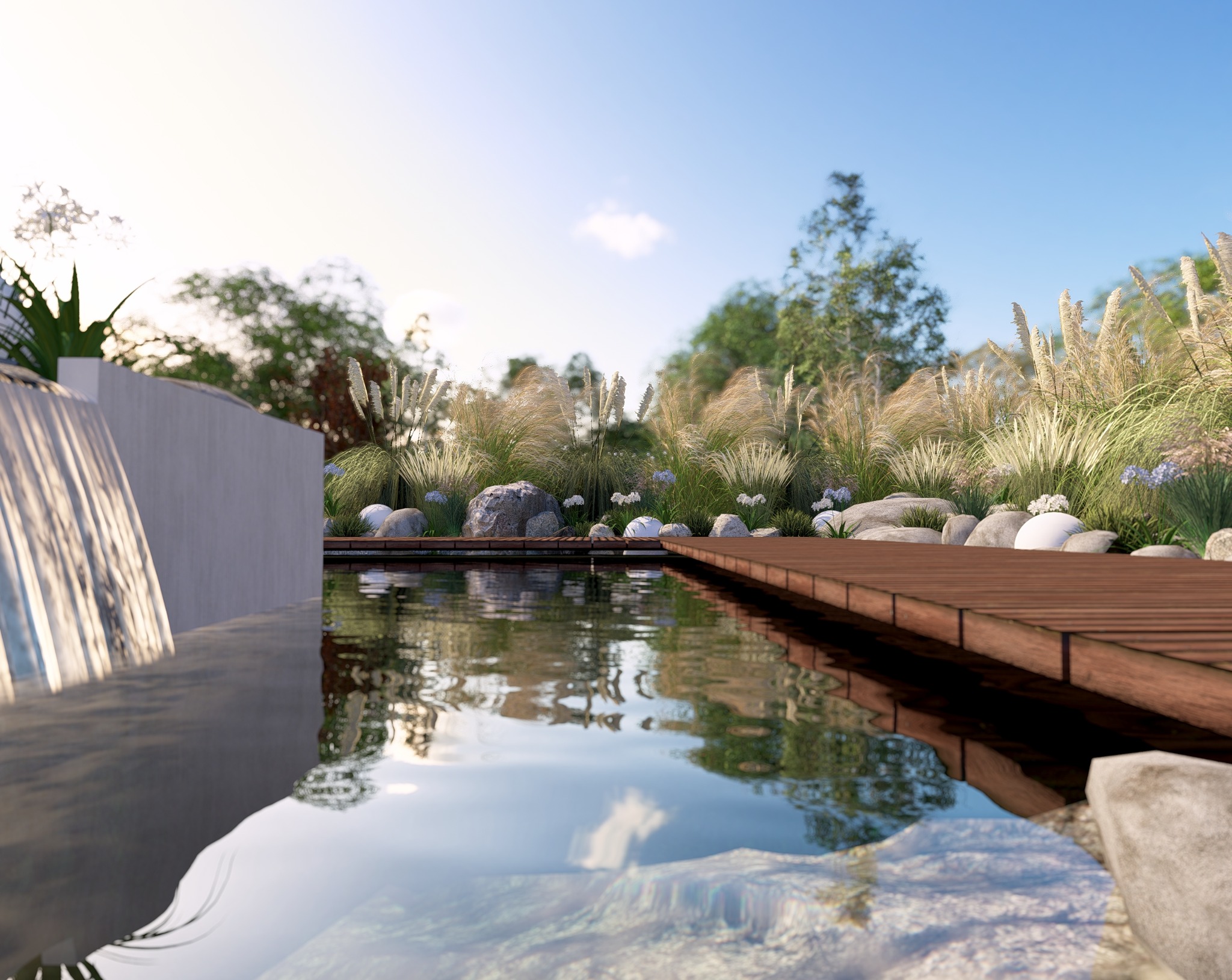 Stylowy ogród wodny z drewnianym pomostem, kaskadą i bujną roślinnością ozdobną. Woda odbija błękit nieba, tworząc spokojną atmosferę.