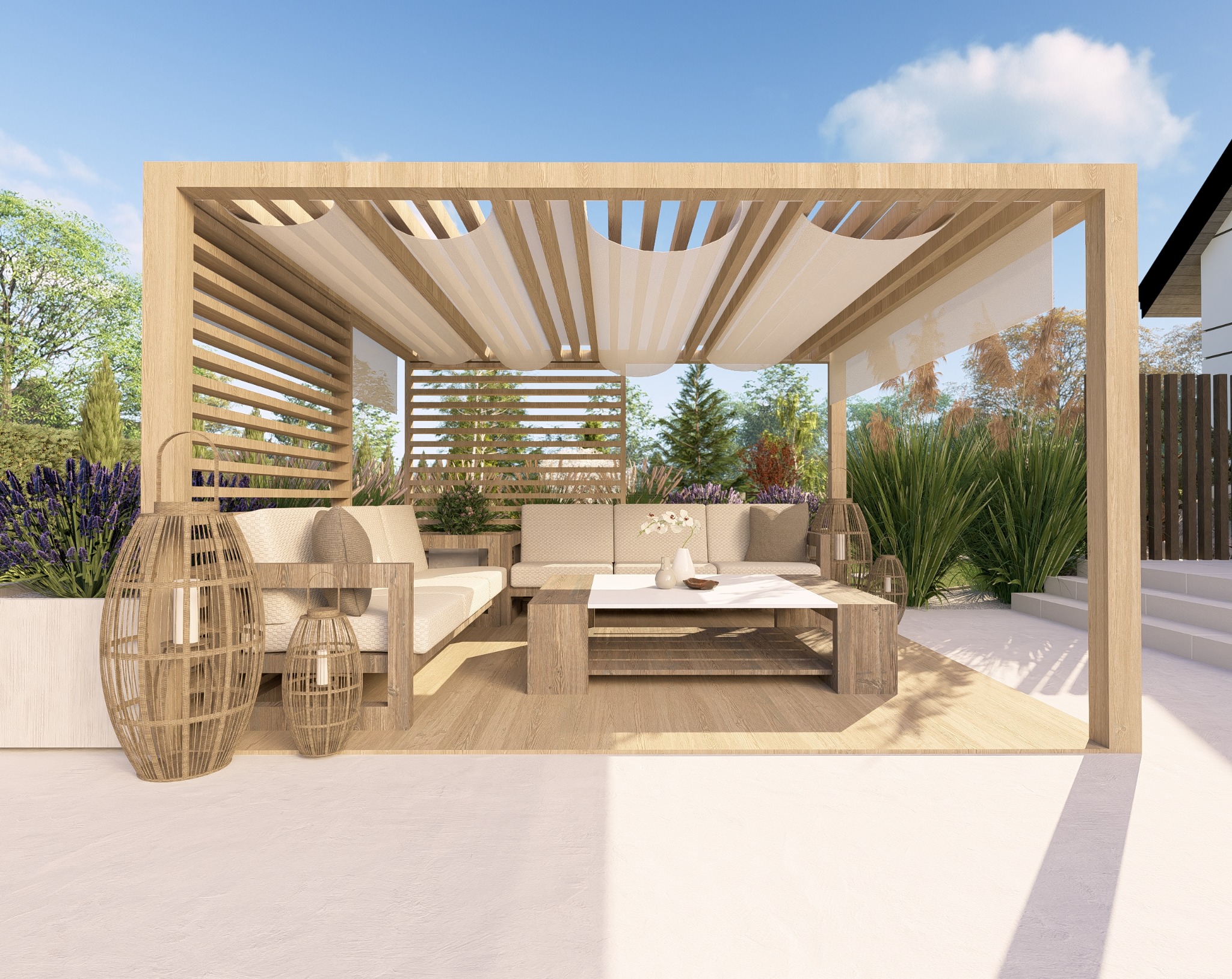 Drewniana pergola z beżowymi zasłonami, rattanowe lampiony, sofa i stolik kawowy na tarasie. W tle zieleń ogrodu i błękitne niebo. Nowoczesny design z nutą naturalności.