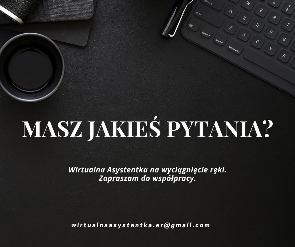 Minimalistyczne ujęcie biurka z czarnym tłem, klawiaturą, notatnikiem, filiżanką i długopisem, z białym napisem 'MASZ JAKIEŚ PYTANIA? Wirtualna Asystentka na wyciągnięcie ręki. Zapraszam...