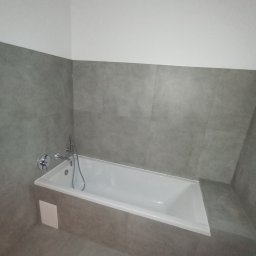 VOLODYMYR ZHURAVEL - Łazienka z wanną