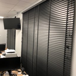 MARIZA - Czarne żaluzje drewniane 50 mm