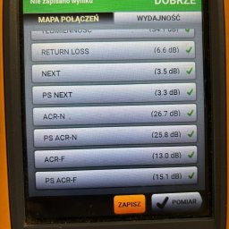 SOLO Dawid Solczak - Ekran miernika kabli z wynikami testów połączeń, wskazujący wartości Return Loss, NEXT, ACR-N i inne, wszystkie oznaczone jako 'DOBRZE' z zielonymi znacznikami akceptacji.