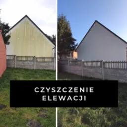 Porównanie elewacji domu przed i po czyszczeniu, widoczne różnice w kolorze i czystości ściany, ogrodzenie z betonowych przęseł.