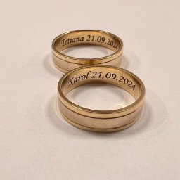 Grawer na obrączkach . 