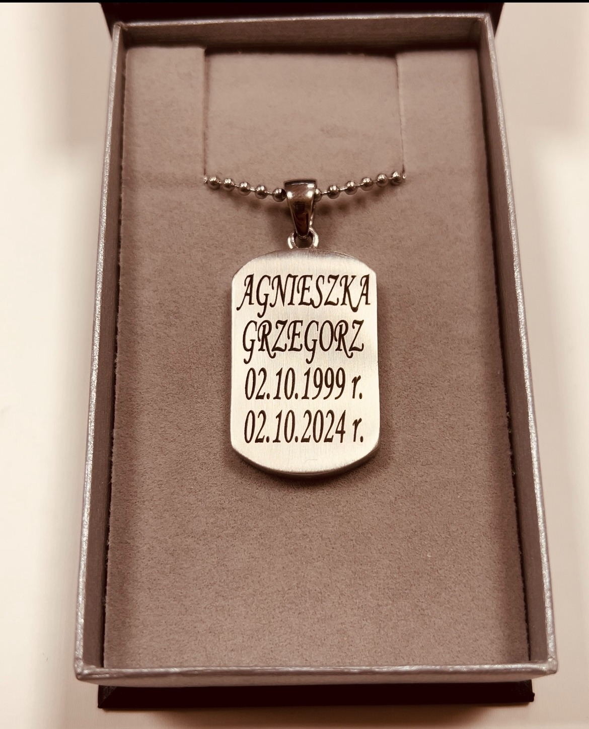 Grawer na blaszce ze stali szlachetnej .