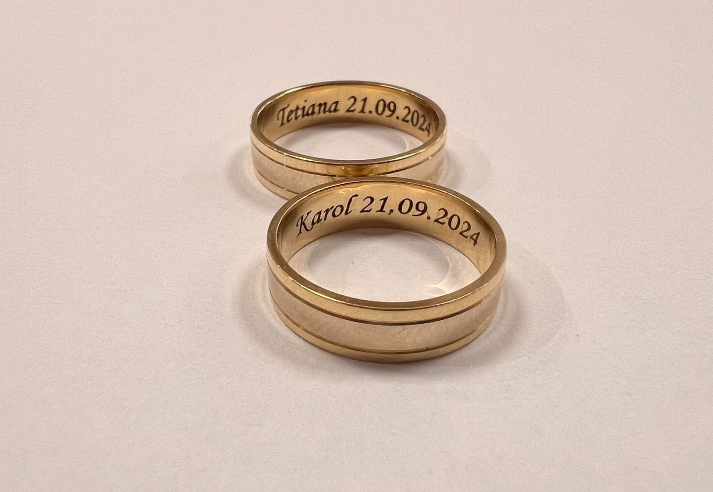 Grawer na obrączkach .