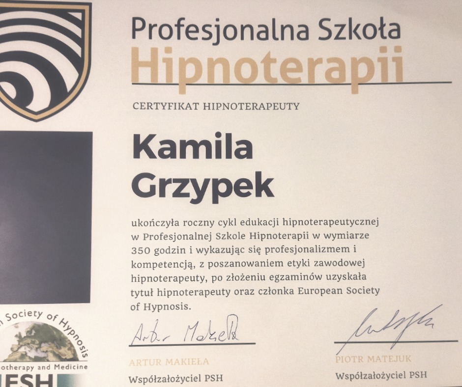 Certyfikat ukończenia Profesjonalnej Szkoły Hipnoterapii dla Kamili Grzypek, z podpisami Artura Makieły i Piotra Matejuka, współzałożycieli PSH, oraz logo szkoły i European Society of Hypnosis.