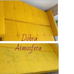 Sviatlana Tkachova Dobra atmosfera - Żółta kanapa przed i po czyszczeniu, widoczne plamy i różnica w kolorze, perspektywa z góry, napis 'Dobra Atmosfera' nałożony na zdjęcie.