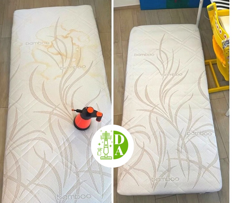 Porównanie materaca dziecięcego 'Bamboo' przed i po czyszczeniu punktowym, z widocznym urządzeniem do czyszczenia parowego na zabrudzonej części.