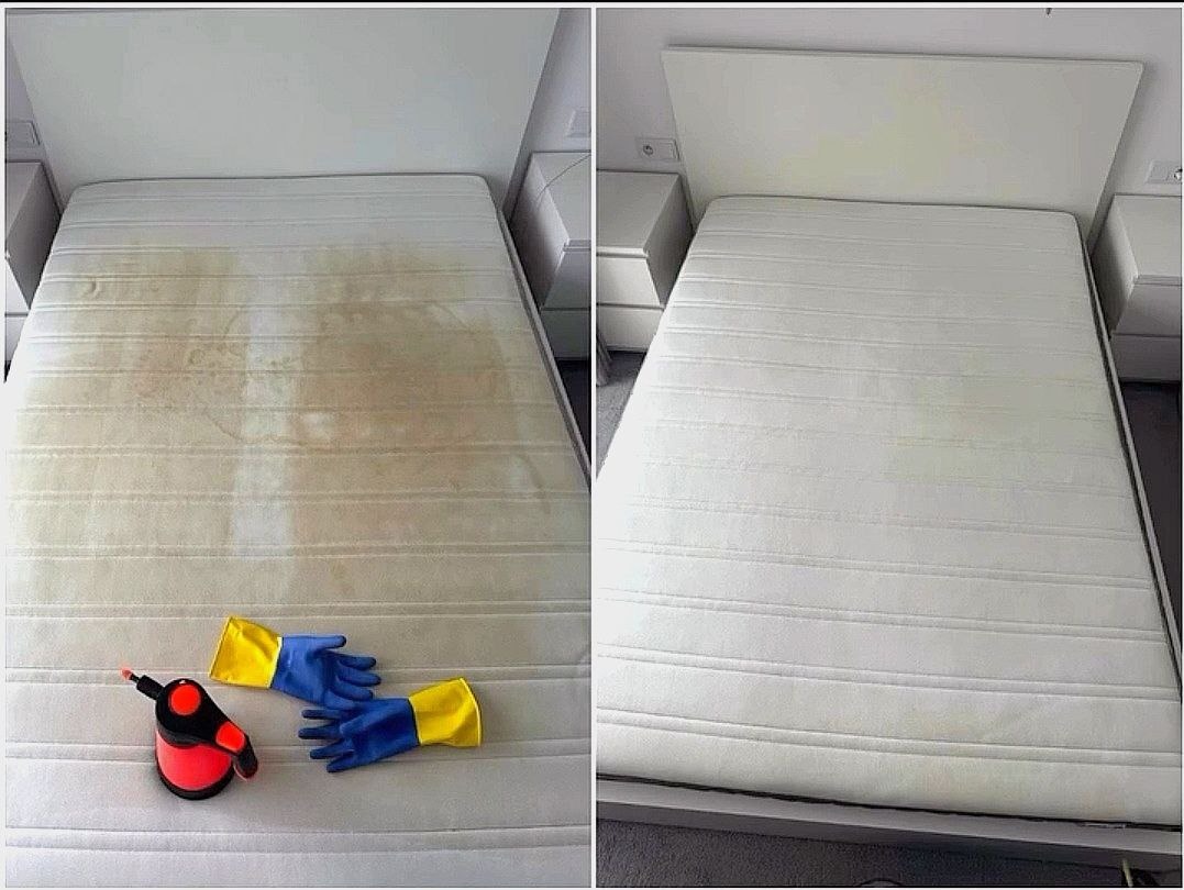 Porównanie materaca przed i po czyszczeniu: strona zabrudzona z plamami i narzędzia do czyszczenia obok, a strona wyczyszczona, biała i odświeżona.