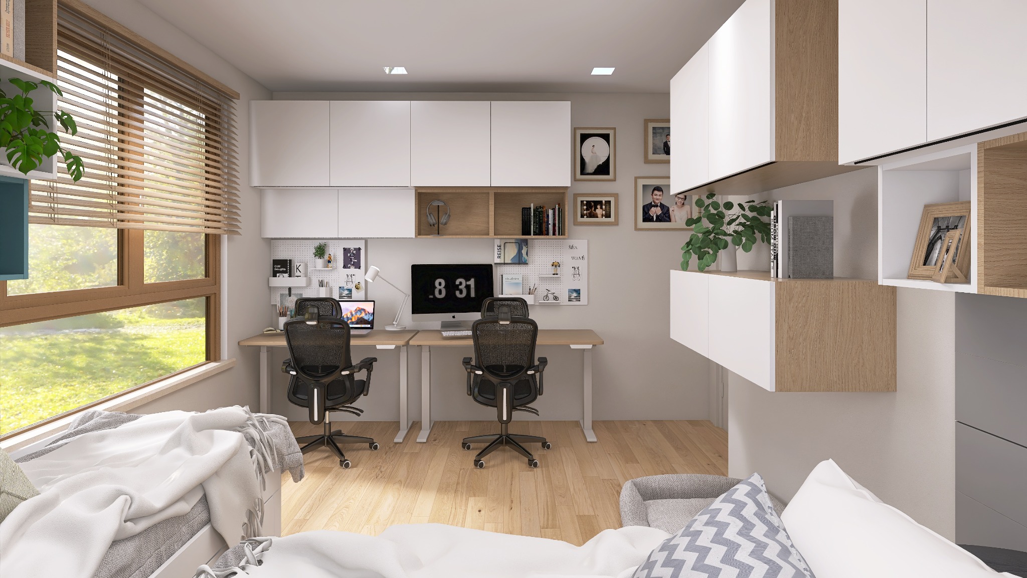 Nowoczesny pokój z dwoma biurkami, krzesłami i szafkami wiszącymi w bieli i drewnie. Duże okno z żaluzjami i łóżko z pościelą w tle. Minimalistyczny design.